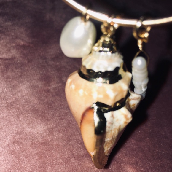 Custom Handmade Shell Necklace & Matching Earrings - Picture 13 of 16